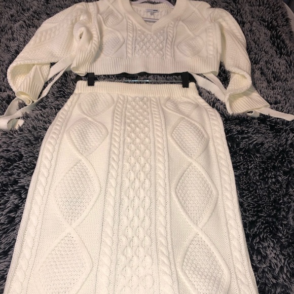 Skirt and sweater set - Picture 1 of 3